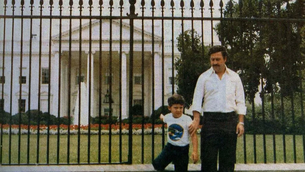 Pablo Escobar posing with his son in front of the White House