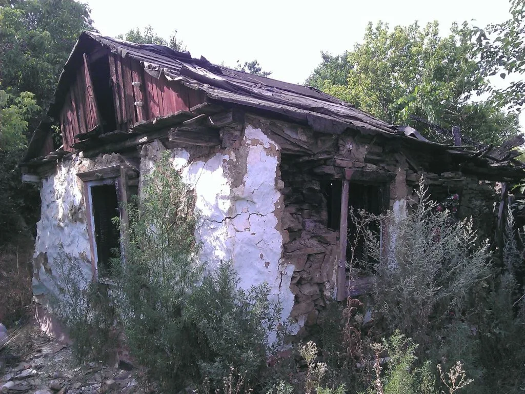 Rural hut similar to the location of Chikatilo’s first murder