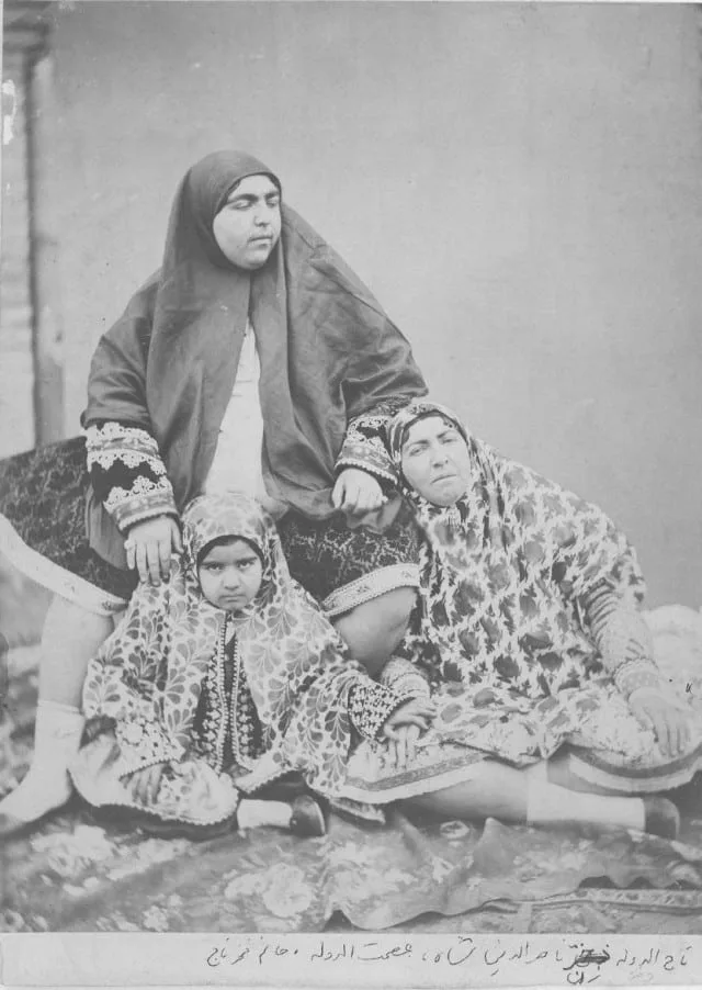 Zahra Khanom Tadj es-Saltaneh with family members